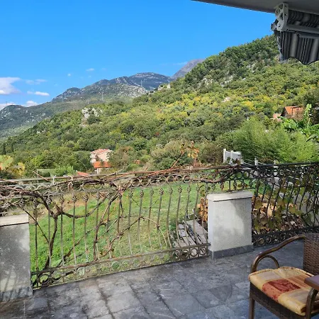 Deloik Ante's Hill House Budva