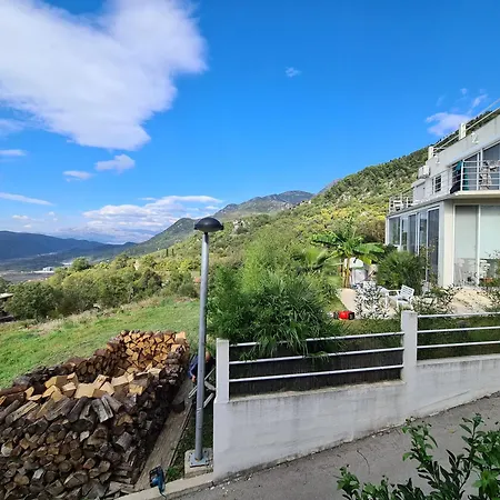 Deloik Ante's Hill House Budva