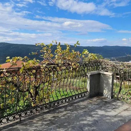 Deloik Ante's Hill House