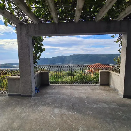 Deloik Ante's Hill House Budva